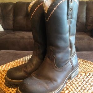 Ariat Unbridled Round toe boots